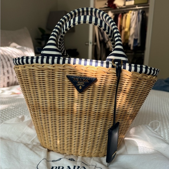 PRADA WICKER BAG WITH SHOULDER STRAP - Picture 2 of 5